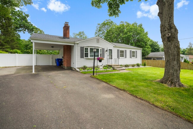 31 Varno Ln in Enfield, CT - Building Photo - Building Photo