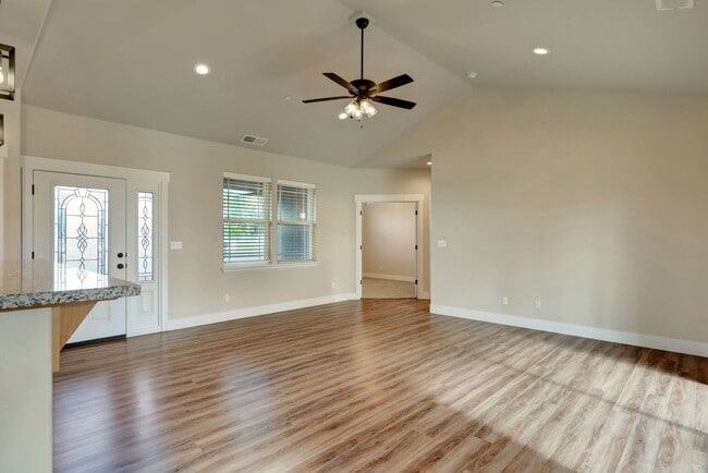 658 Madrone Way in Paradise, CA - Building Photo - Building Photo