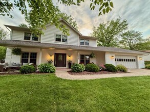 1025 Heatherwood Dr in O'Fallon, IL - Building Photo - Building Photo