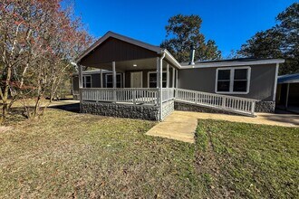 51 Murphy Farm Rd in Huntsville, TX - Foto de edificio - Building Photo