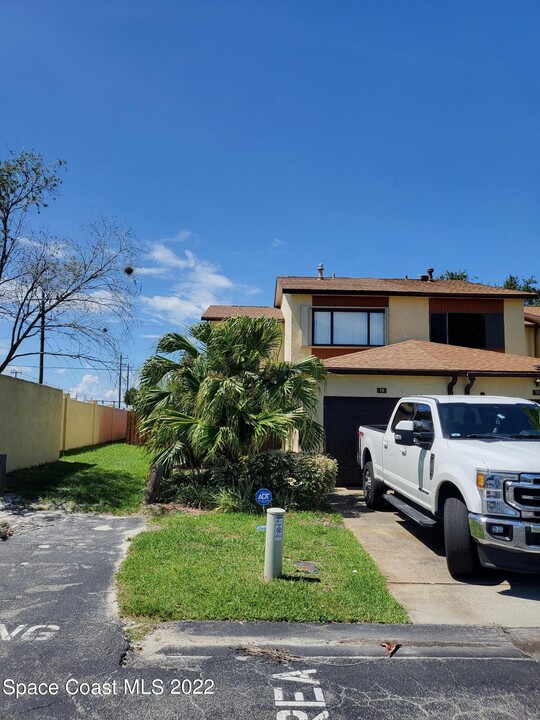 10 Bogart Pl in Merritt Island, FL - Foto de edificio