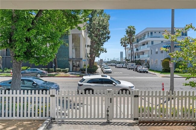 1123 E Ocean Blvd in Long Beach, CA - Foto de edificio - Building Photo