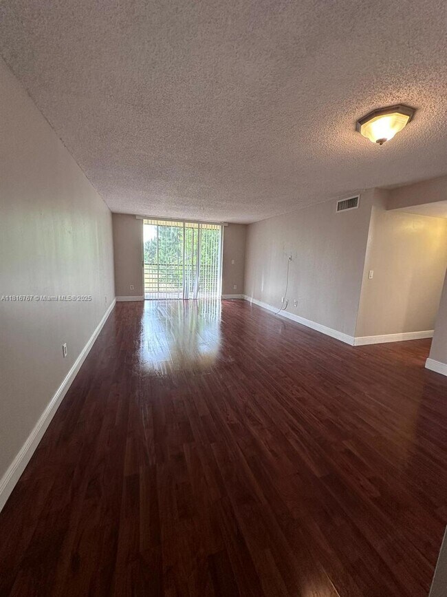 3390 Foxcroft Rd in Miramar, FL - Building Photo - Building Photo