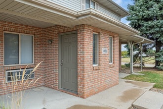 Parkway Court Apartments in Normal, IL - Building Photo - Building Photo