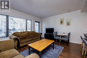 215 W 1st St in North Vancouver, BC - Building Photo - Building Photo