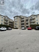 1480 Bishops Gate in Oakville, ON - Building Photo
