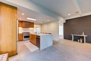 303 Isolde Dr in Houston, TX - Building Photo