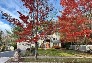 4 Rebel Run Dr in East Brunswick, NJ - Building Photo - Building Photo