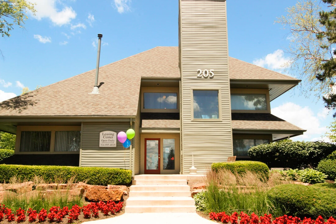 Stonehaven Apartments in Hazelwood, MO - Foto de edificio