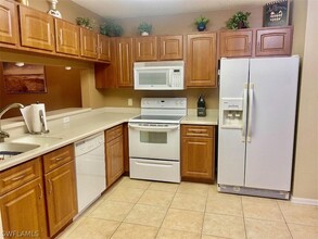 9901 Sunset Cove Ln in Ft. Myers, FL - Building Photo - Building Photo