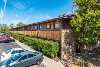 FREE UTILITIES!! GREAT VIBES!! in Albuquerque, NM - Building Photo - Building Photo