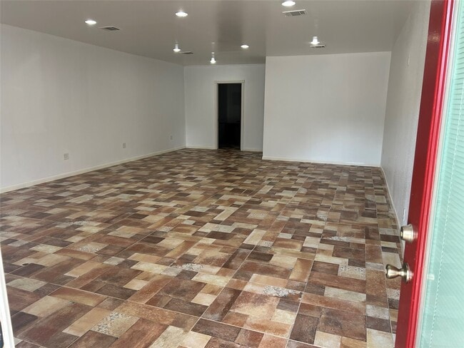 property at 7424 Lindencrest St