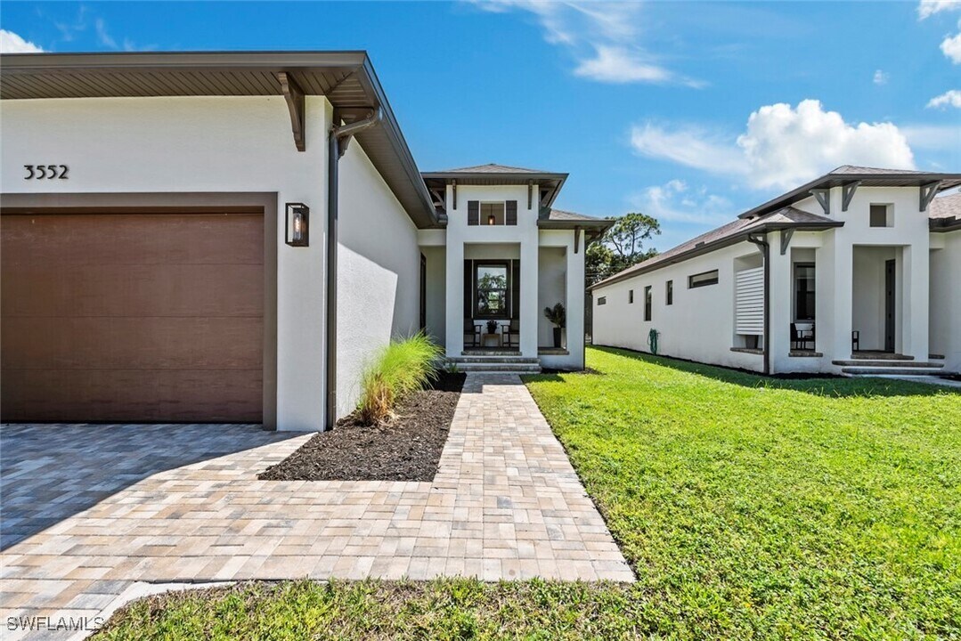 3552 Hibiscus Ave in Naples, FL - Building Photo