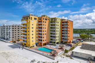 Holiday Villas III in Indian Shores, FL - Building Photo - Building Photo