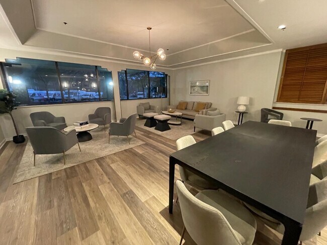 1272 Beacon St, Unit 2 in Brookline, MA - Foto de edificio - Building Photo
