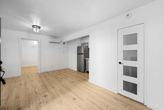 1303 N Beverly Glen Blvd, Unit 1303 in Los Angeles, CA - Building Photo - Building Photo