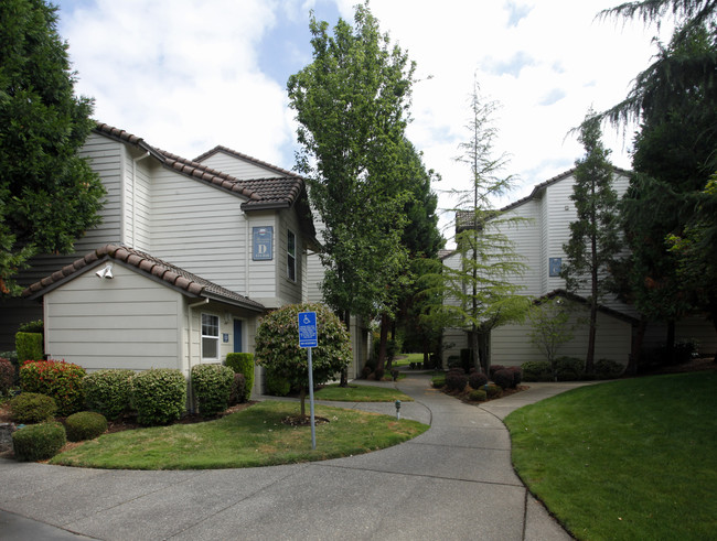 Rivercrest Apartments in Gresham, OR - Foto de edificio - Building Photo