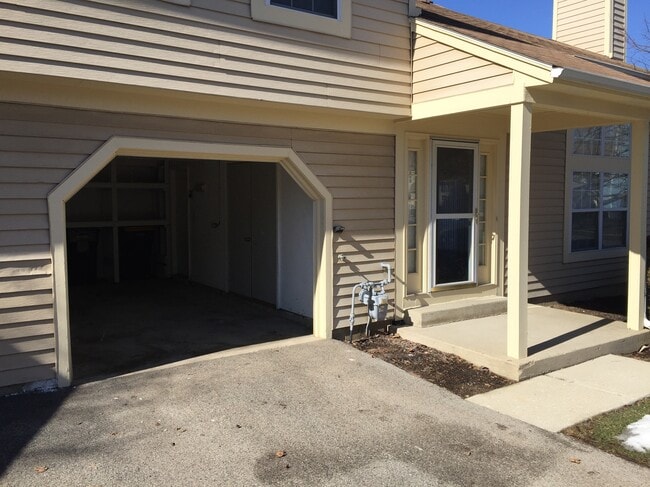 263 Acorn Dr in Streamwood, IL - Building Photo - Building Photo