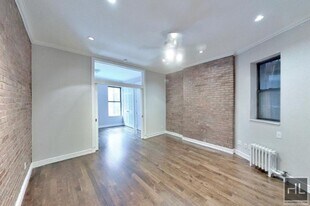 10TH AVE. in New York, NY - Building Photo