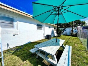 427 N 24th Ave in Hollywood, FL - Building Photo - Building Photo
