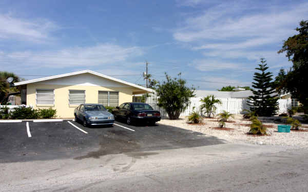 2011 NE 56th St in Fort Lauderdale, FL - Building Photo