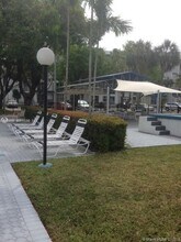 200 177th Dr in Sunny Isles Beach, FL - Foto de edificio - Building Photo