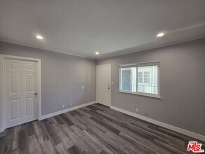 105 Roswell Ave in Long Beach, CA - Building Photo - Building Photo