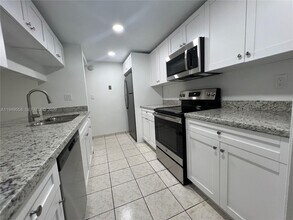200 W Park Dr in Miami, FL - Building Photo - Building Photo