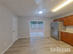 812 Spears Dr in Elgin, SC - Building Photo - Building Photo