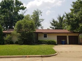 614 S McFarland St in Stillwater, OK - Building Photo