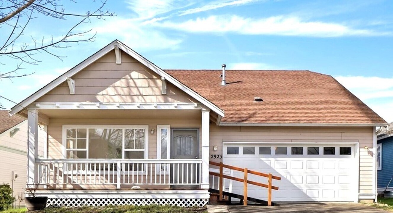 2923 St Paul St in Bellingham, WA - Building Photo