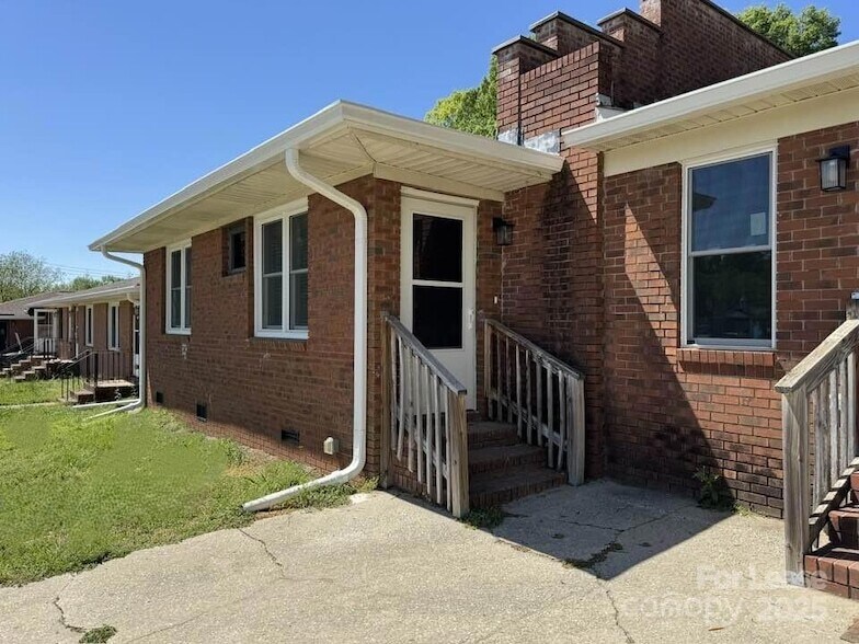 19612 Oak St, Unit 5 in Cornelius, NC - Building Photo