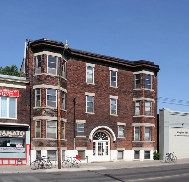 2387 Dundas St W in Toronto, ON - Building Photo - Building Photo