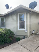 3015 Merriman Rd in Medford, OR - Building Photo - Building Photo