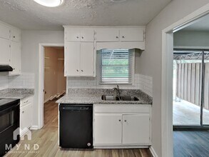 225 Baker St in Monroe, GA - Foto de edificio - Building Photo