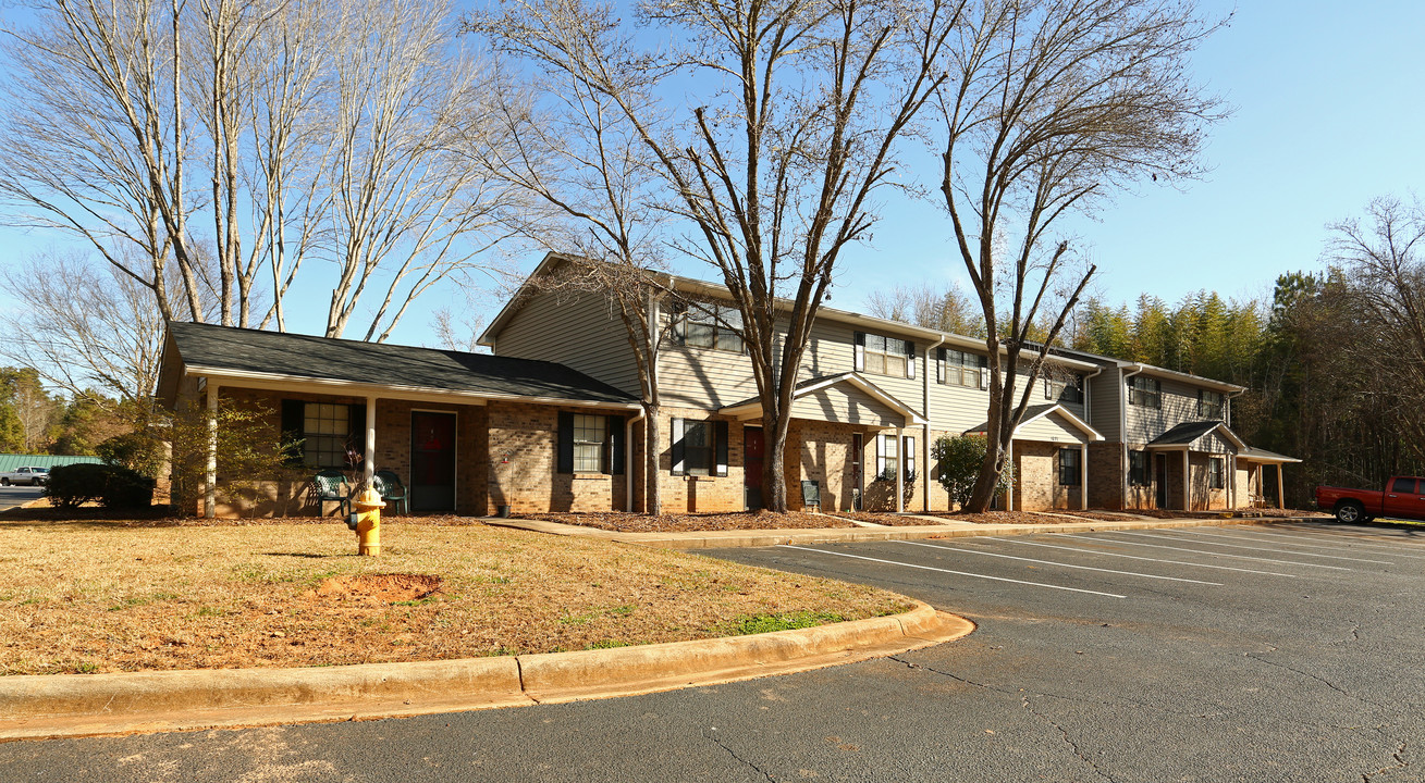 Old Hickory Apartments in Lancaster, SC - Building Photo