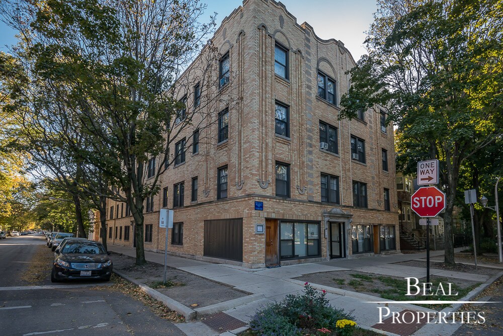 1101-1103 W Wellington Ave in Chicago, IL - Building Photo