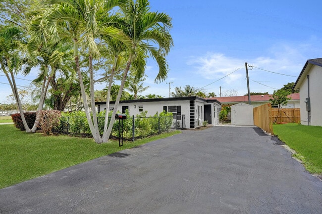 234 NE 14th Ave in Pompano Beach, FL - Foto de edificio - Building Photo