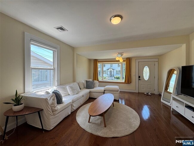 391 Columbia Ave in Cliffside Park, NJ - Building Photo - Building Photo