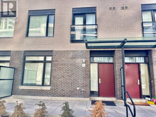 4070 Parkside Village Dr in Mississauga, ON - Building Photo - Building Photo