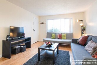 17 Oxford Cir in Belmont, MA - Building Photo - Building Photo