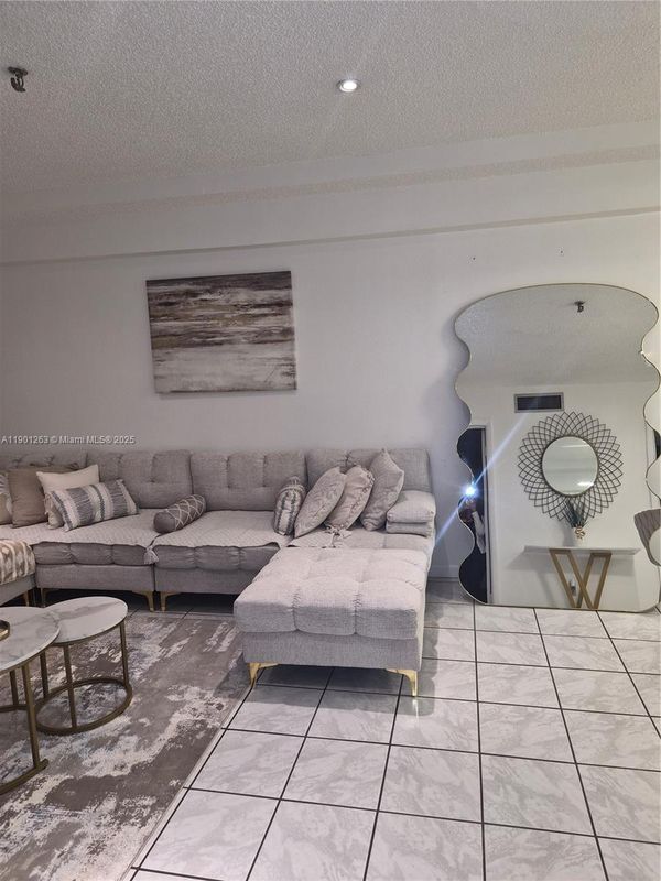 201 180th Dr in Sunny Isles Beach, FL - Building Photo - Building Photo
