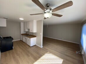 5420 Russell Ave in Los Angeles, CA - Building Photo - Building Photo