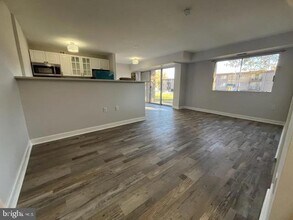 1600 Renate Dr, Unit T1 in Woodbridge, VA - Building Photo - Building Photo