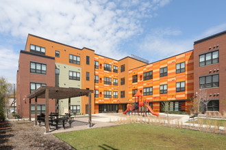 Hawthorne Eco Village in Minneapolis, MN - Foto de edificio - Building Photo