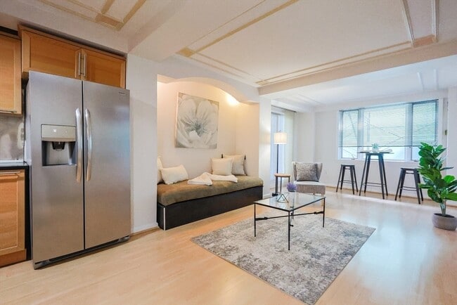 10 Rogers St in Cambridge, MA - Foto de edificio - Building Photo