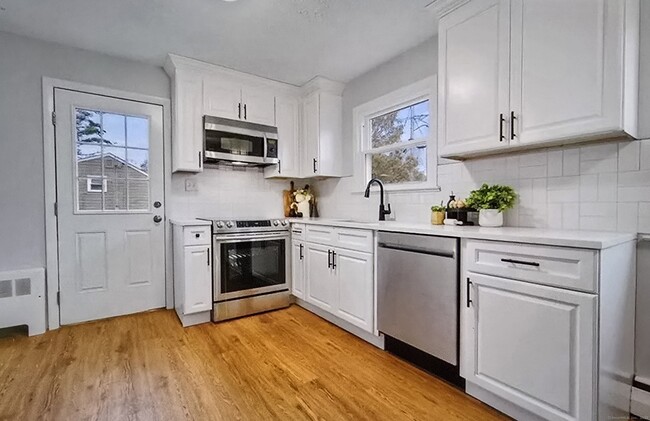 20 Manor Ln in South Windsor, CT - Building Photo - Building Photo
