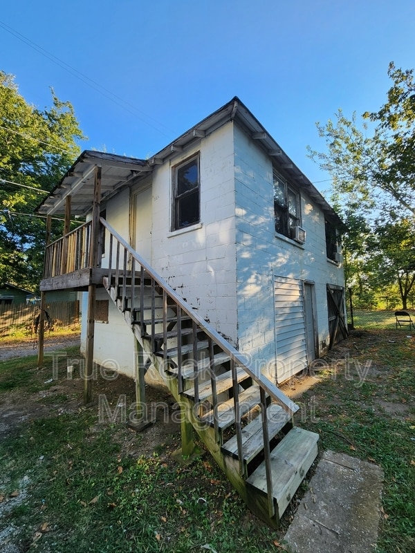 property at 516 E 14th St
