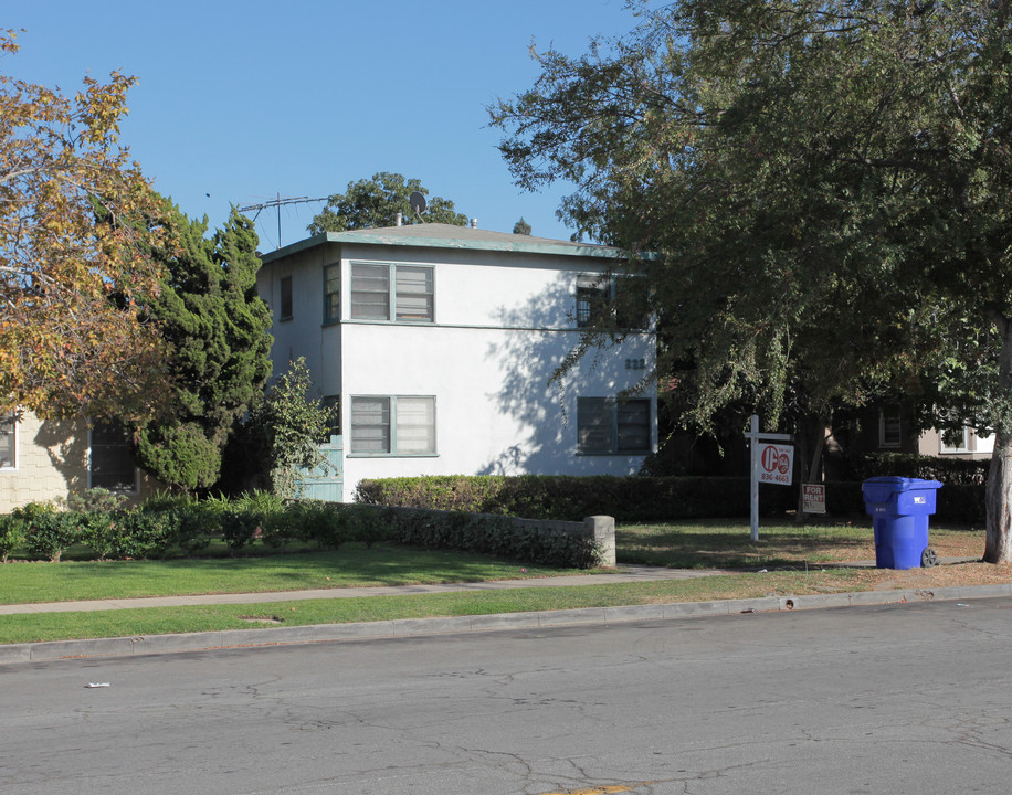 222 N Locust St in Inglewood, CA - Building Photo