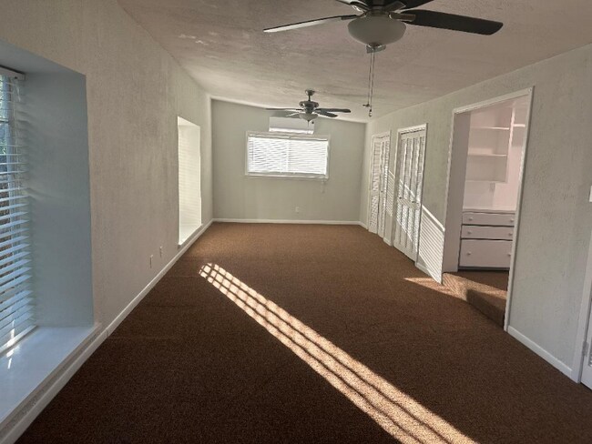 10220 Marsh Ln in Dallas, TX - Building Photo - Building Photo